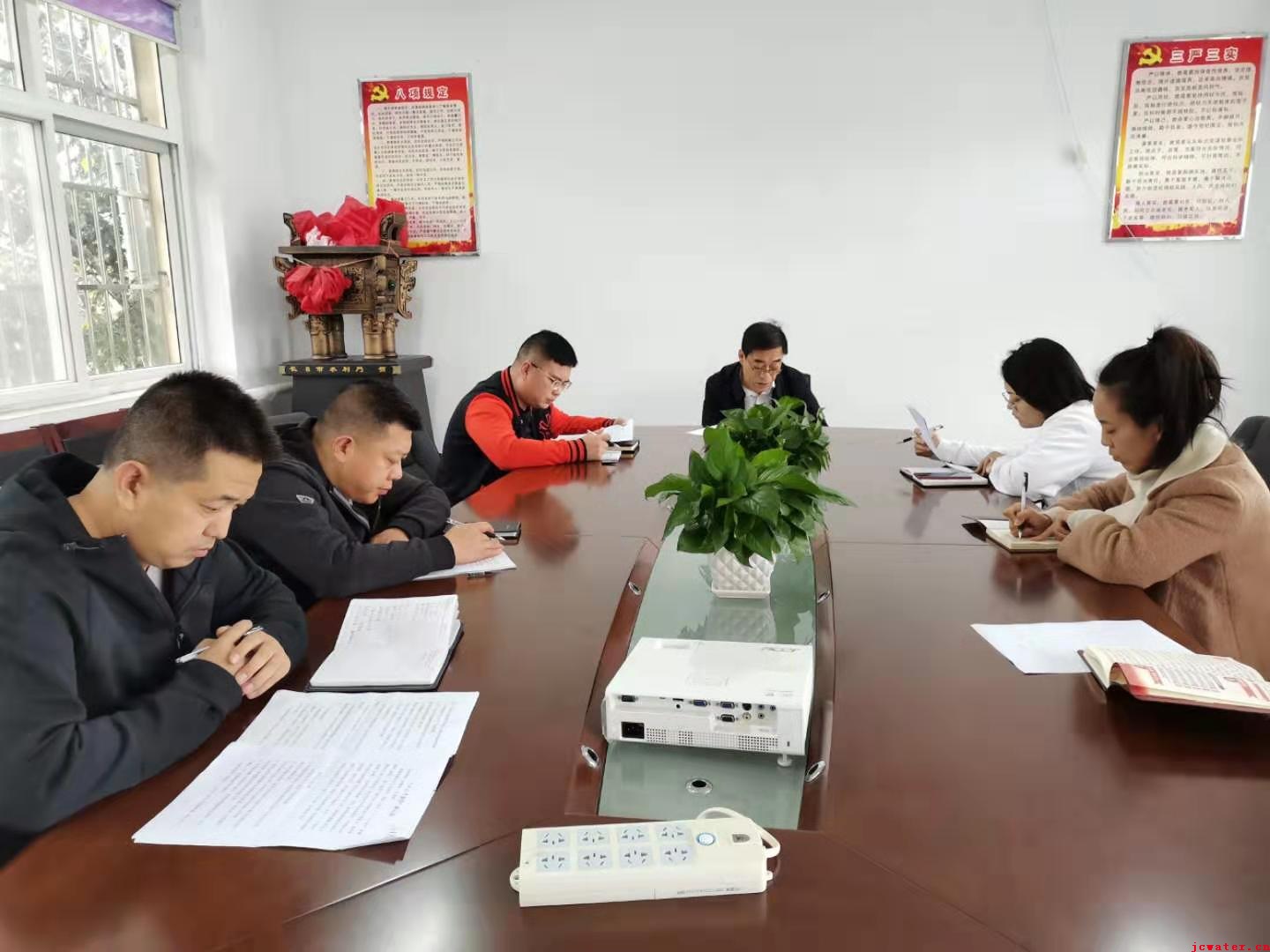 市水務(wù)公司召開(kāi)“不忘初心、牢記使命”主題教育活動(dòng)專題研討會(huì)